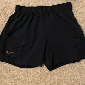 Black shorts. 5 inch inseam I’m pretty sure. Haven’t worn much.